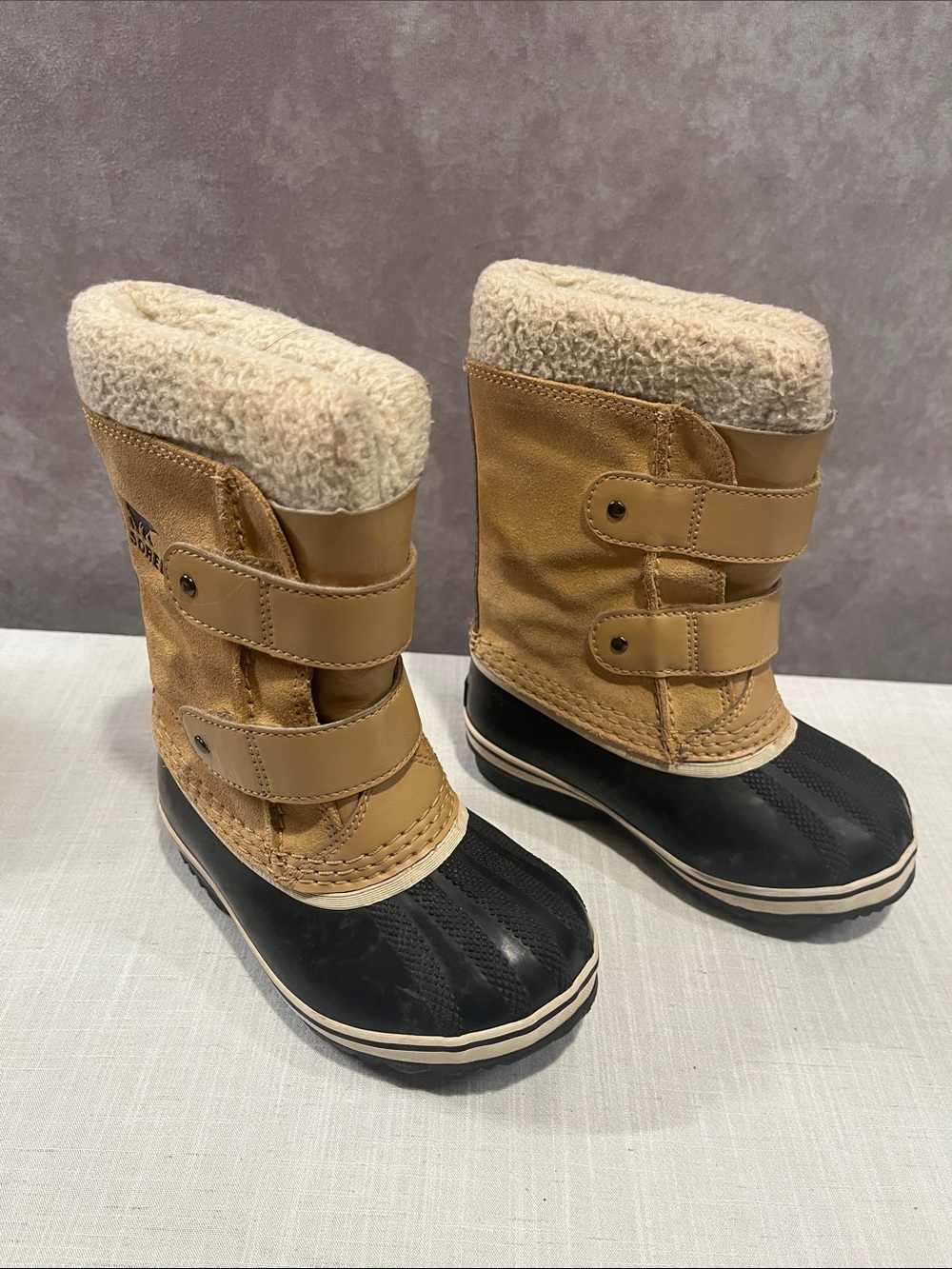 Sorel Kids Winter Snow Boots in Tan and Black - Faux Shearling Lined size 9